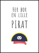 Her bor en lille pirat - Plakat
