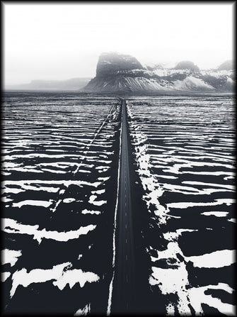 Sneklædt Islandsk bjerglandskab - Plakat